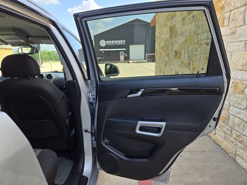 Used 2013 Chevrolet Captiva Sport LT FWD image 10