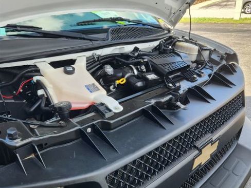 Used 2017 Chevrolet Express 2500 RWD image 29