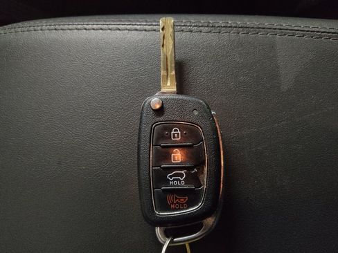 Used 2020 Hyundai Tucson SE image 32