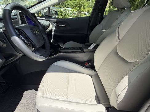 Used 2024 Toyota Prius XLE FWD image 17