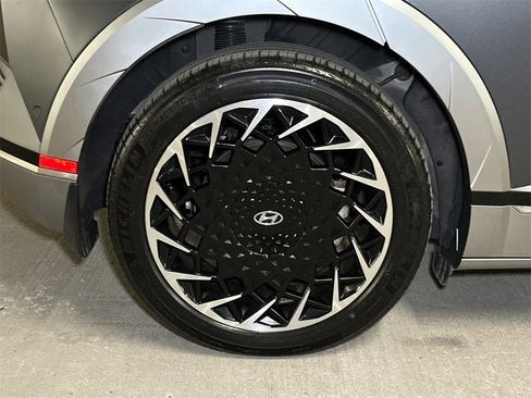 Used 2023 Hyundai Ioniq 5 Limited image 9