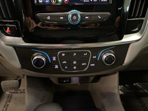 Used 2021 Chevrolet Traverse LT FWD image 21
