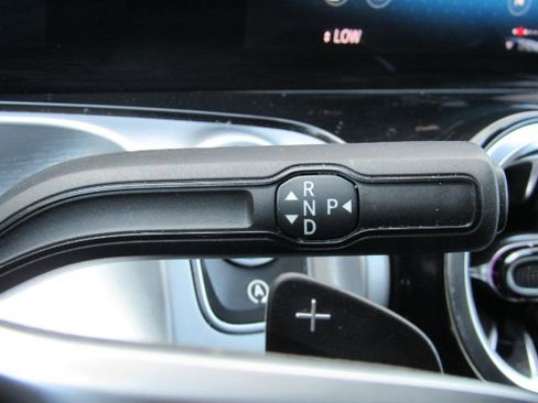 Used 2022 Mercedes-Benz GLB 250 w/ Premium Package Lite image 41