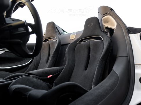 Used 2025 McLaren Artura Spider image 18