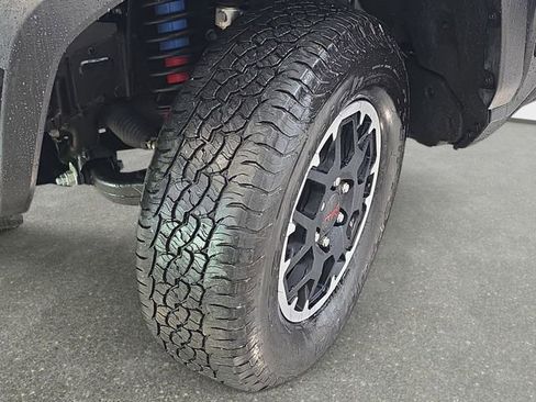 Certified 2025 Toyota Tacoma TRD Off-Road image 28