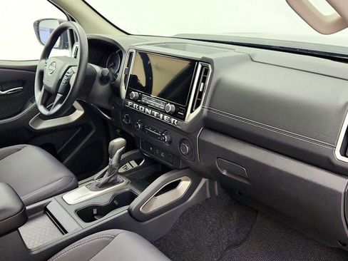 Used 2025 Nissan Frontier SV image 24