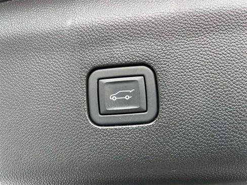 Certified 2023 Buick Enclave Essence image 19