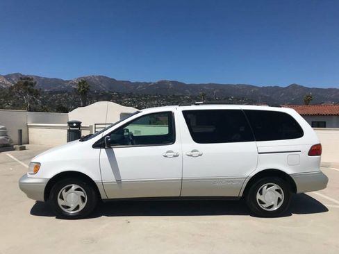 Used 1999 Toyota Sienna XLE image 3