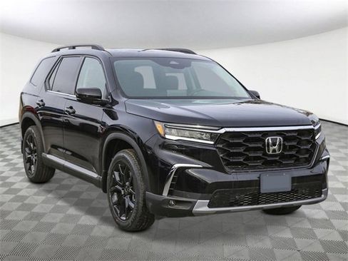 New 2025 Honda Pilot Touring image 1
