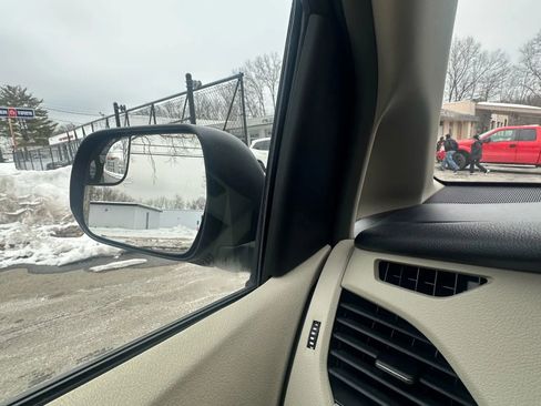 Used 2016 Toyota Sienna LE image 12