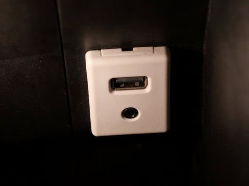 Used 2017 Chevrolet Equinox LT w/ Convenience Package image 21