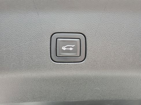 Used 2023 GMC Yukon XL Denali image 16