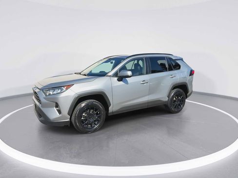 Certified 2019 Toyota RAV4 XLE AWD/4WD image 4