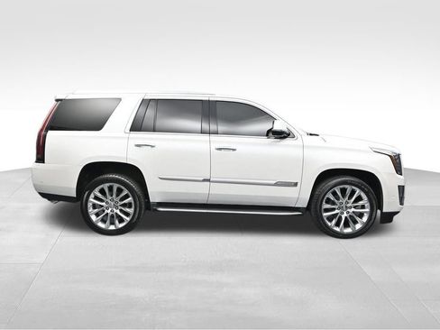 Used 2018 Cadillac Escalade Luxury AWD/4WD image 6