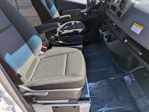 Used 2025 Mercedes-Benz Sprinter 2500 image 18