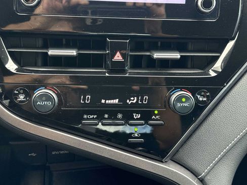 Used 2023 Toyota Camry SE FWD image 19