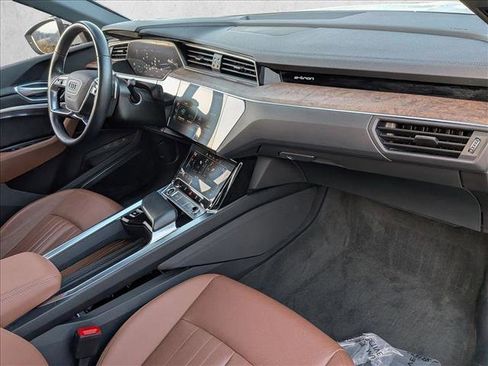 Certified 2022 Audi e-tron Premium Plus w/ Premium Plus Package image 23