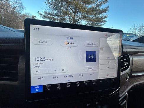 Used 2024 Ford Expedition Limited image 16