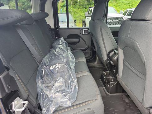 New 2025 Jeep Gladiator Sport image 34