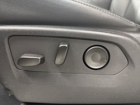 Used 2025 Chevrolet Suburban LT image 10