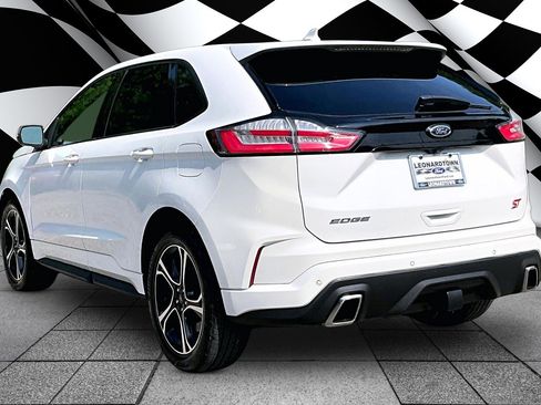 Certified 2020 Ford Edge ST w/ Cold Weather Package AWD/4WD image 12