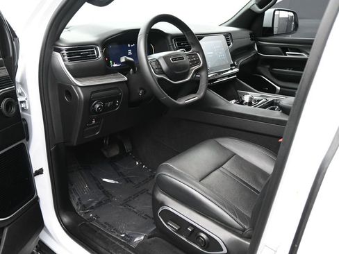 Used 2022 Jeep Wagoneer Series II RWD image 2
