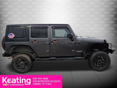 Used 2014 Jeep Wrangler Unlimited Sahara w/ Connectivity Group AWD/4WD image 4