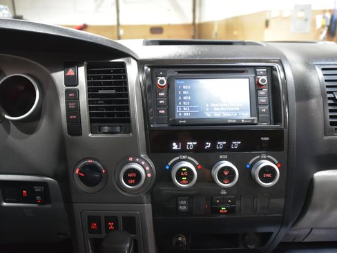 Used 2017 Toyota Sequoia SR5 image 30