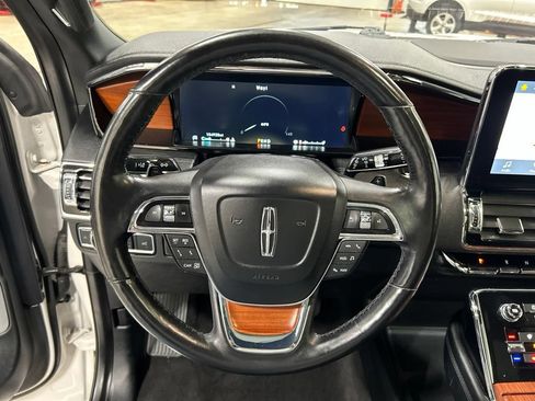 Used 2019 Lincoln Navigator Reserve AWD/4WD image 15