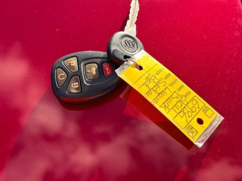 Used 2011 Buick Lucerne CXL FWD image 38