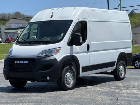 Used 2025 RAM ProMaster 2500 w/ Convenience Group FWD image 33