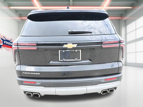 Used 2025 Chevrolet Traverse LT FWD image 42