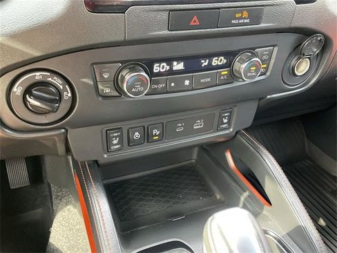 Used 2022 Nissan Frontier PRO-4X image 19