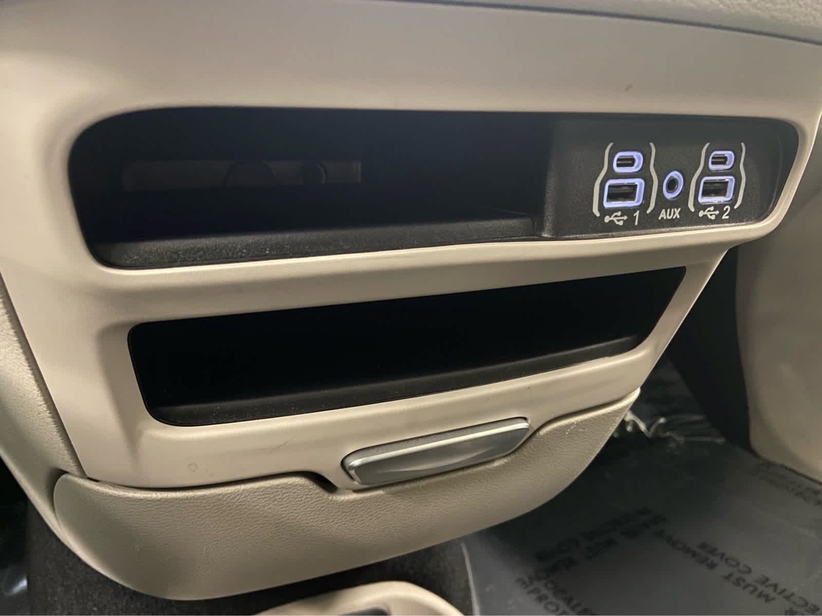 Used 2024 Chrysler Pacifica Touring-L FWD image 32