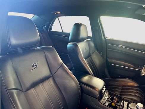 Used 2021 Chrysler 300 S RWD image 28