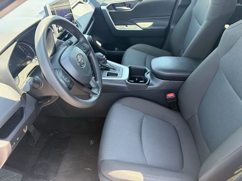 Used 2025 Toyota RAV4 XLE FWD image 10
