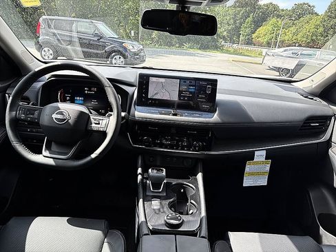 Certified 2026 Nissan Rogue Platinum w/ Platinum Premium Package AWD/4WD image 14