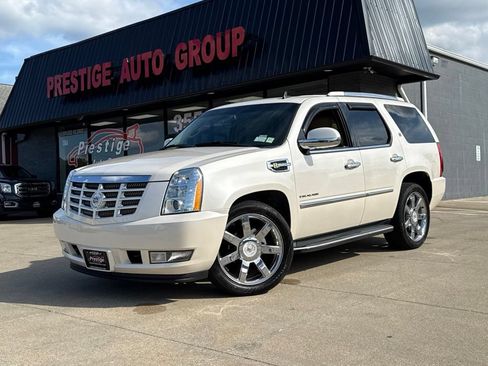 Used 2011 Cadillac Escalade 4WD Hybrid image 21