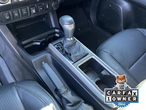 Used 2022 Toyota Tacoma Limited image 30