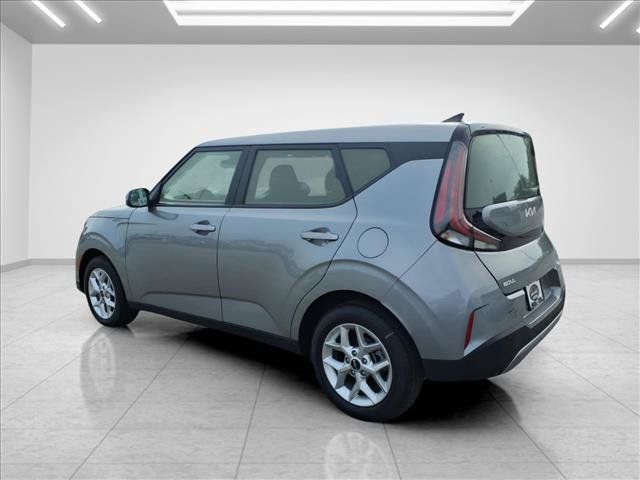 Used 2024 Kia Soul LX w/ Option Group 015 FWD image 14