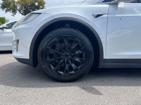 Used 2020 Tesla Model X Long Range image 11