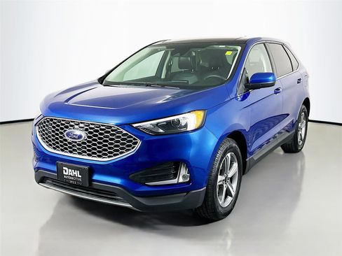 Used 2024 Ford Edge SEL w/ Convenience Package image 4