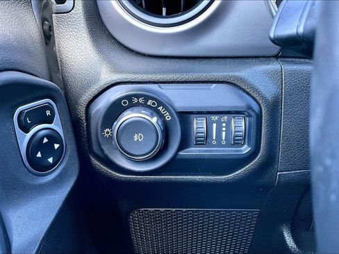 Used 2019 Jeep Wrangler Unlimited Sport S AWD/4WD image 15