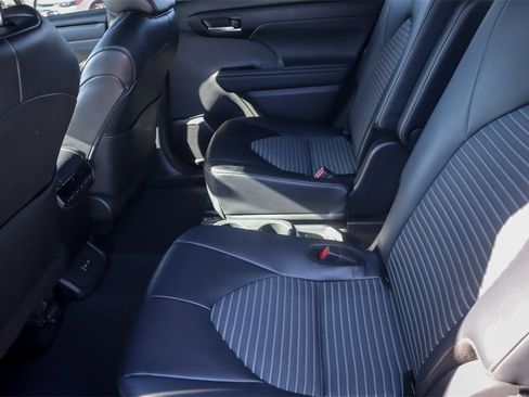 Used 2024 Toyota Highlander XSE image 23