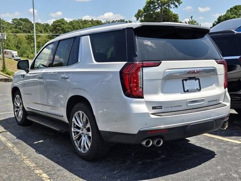 Used 2023 GMC Yukon Denali w/ Advanced Technology Package AWD/4WD image 4