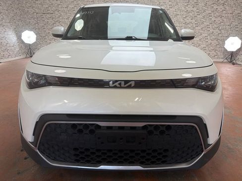 Used 2023 Kia Soul LX FWD image 2