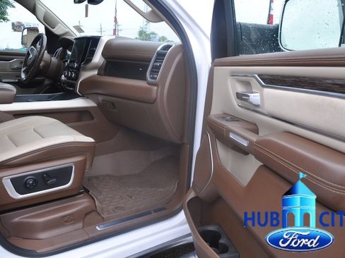 Used 2019 RAM 1500 Laramie AWD/4WD image 17
