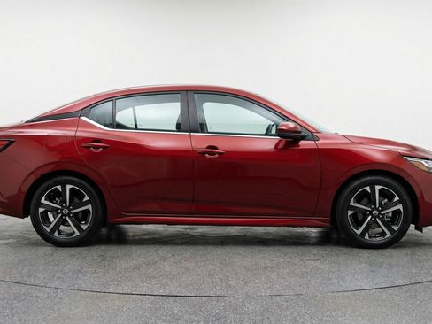 Used 2025 Nissan Sentra SV FWD image 11