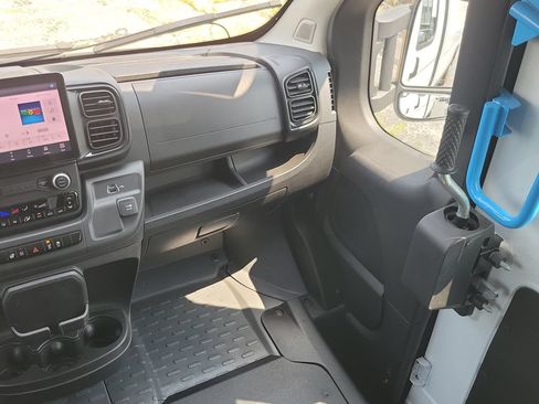 Used 2024 RAM ProMaster 3500 w/ Delivery Van Package FWD image 17