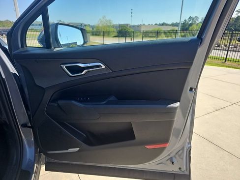 Used 2025 Kia Sportage LX FWD image 19